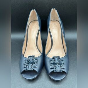 Tory Burch Melinda Peep Toe Wedges Pump Size 8M Navy Blue Leather 3.5" Heel $395